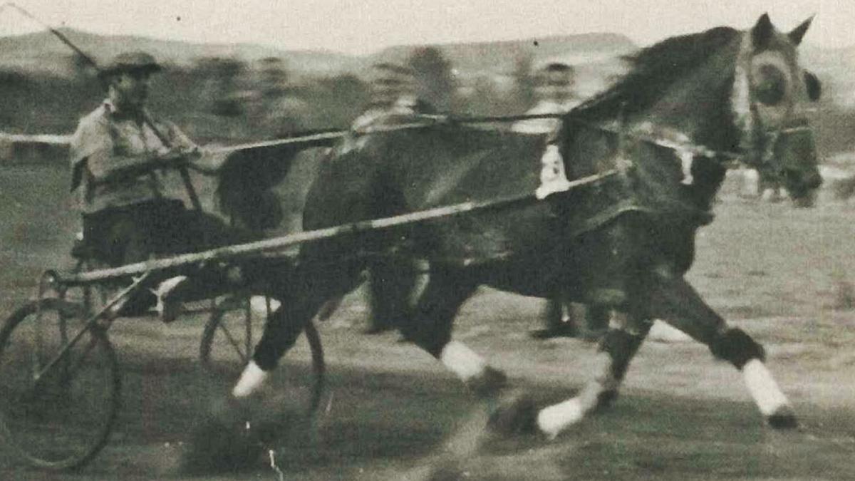 Una carrera de 1950 en sa Blanca Dona, con &#039;Curuné&#039; y el caballo Brillante.