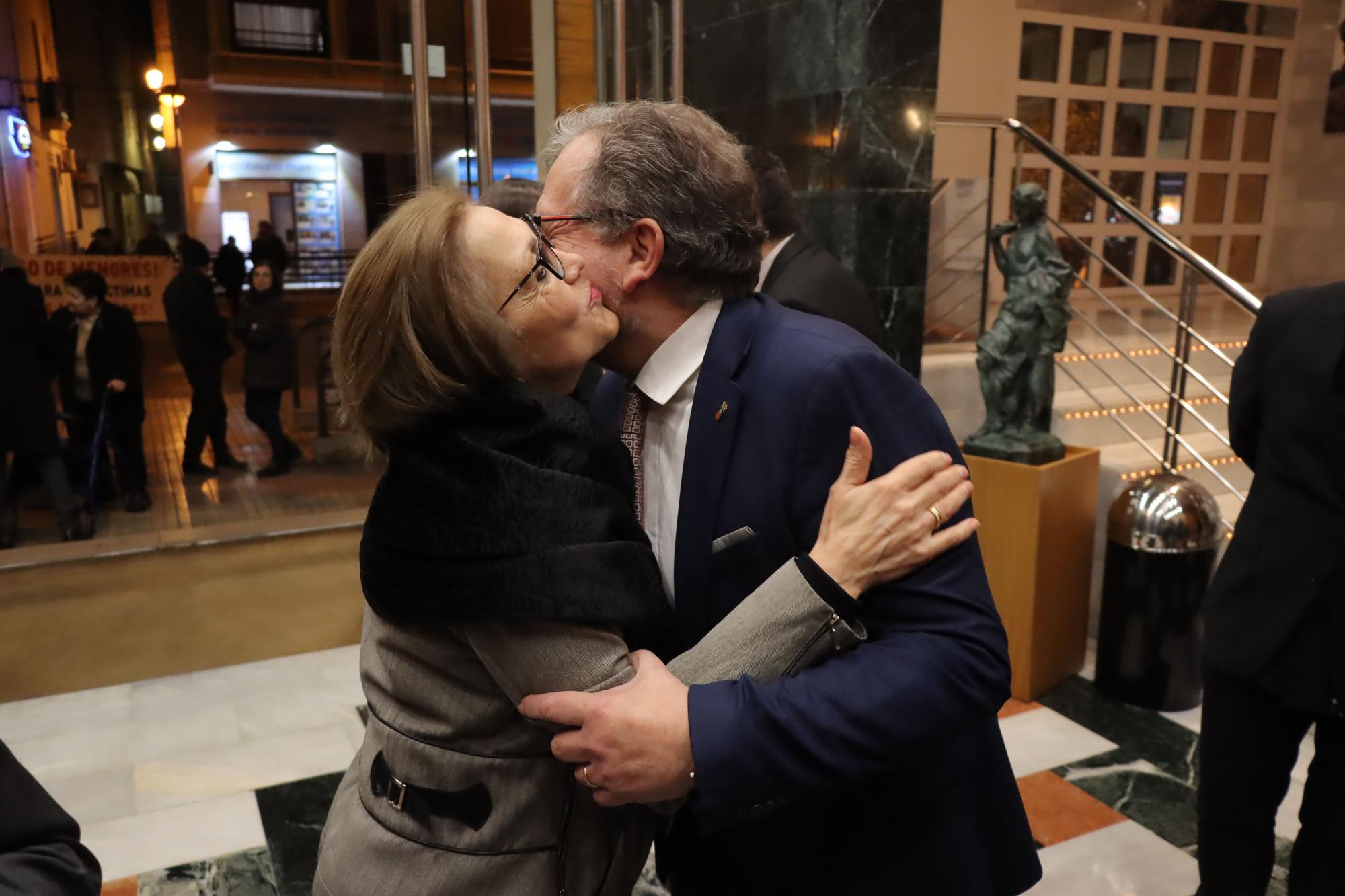 Las imágenes de la entrega de las medallas de oro de Vila-real a Porcelanosa, Carmelitas y 'Quique' y la distincion de Hijo Predilecto a Diego Dualde