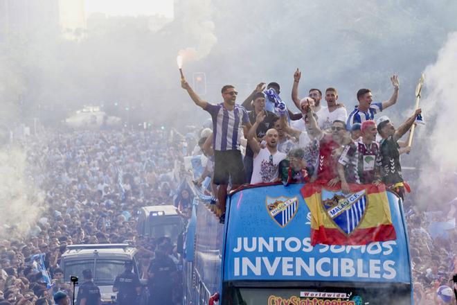 El malaguismo se echa a la calle: las mejores imágenes de la rúa del Málaga CF