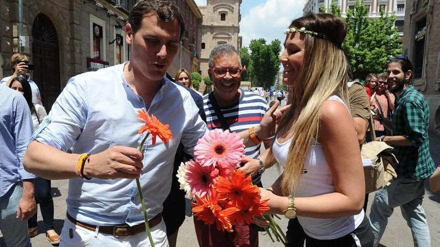 Rivera promete derogar el &#039;impuesto al sol&#039; y evita hablar de trasvases en su visita a la Región