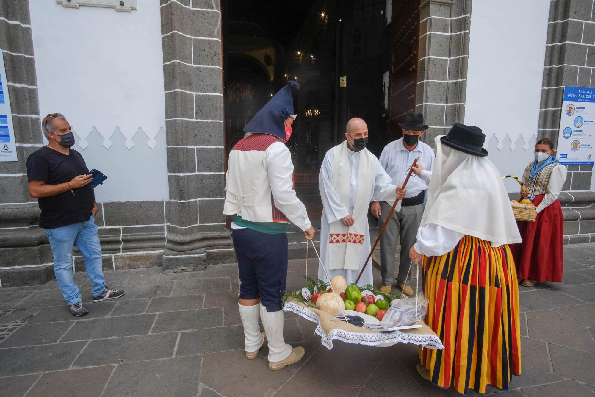 Ofrenda simbólica de los ayuntamientos de Gran Canaria a la Virgen del Pino (07/09/2021)