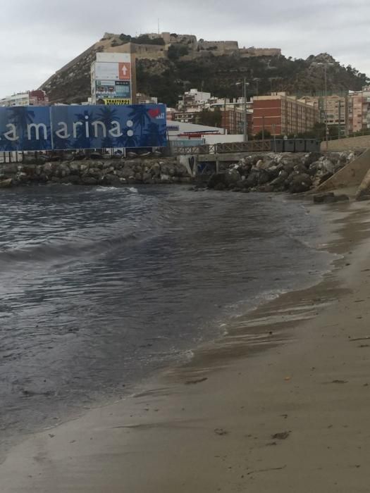 La playa del Tiro de Pichón también ha sufrido las consecuencias de las lluvias