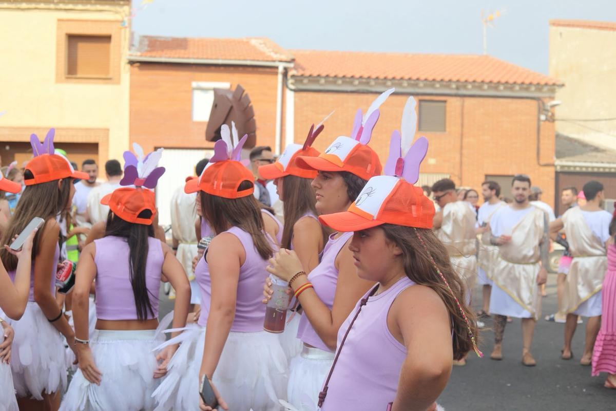 GALERÍA| Coreses es una fiesta con sus peñas y carrozas