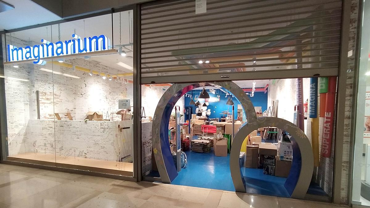 Cierre de una tienda de Imaginarium en el centro comercial Aragonia.