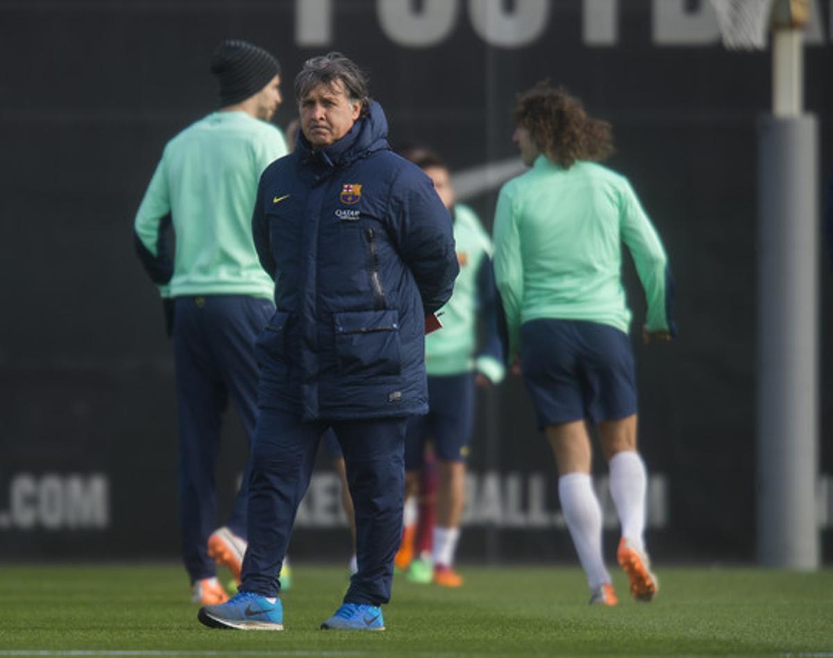 Tata Martino, en la sessió matinal d’entrenament del Barça a Sant Joan Despí. Tata Martino, en la sessió matinal d’entrenament del Barça a Sant Joan Despí.