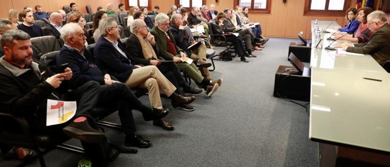 Eduardo Soriano, Francina Armengol y Rosario Sánchez ayer durante el encuentro sobre el REB fiscal, en la Cámara de Comercio.  | GOVERN