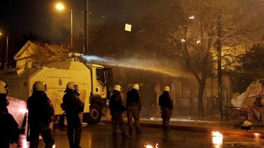 Dinou detinguts per disturbis després d&#039;una manifestació a Atenes
