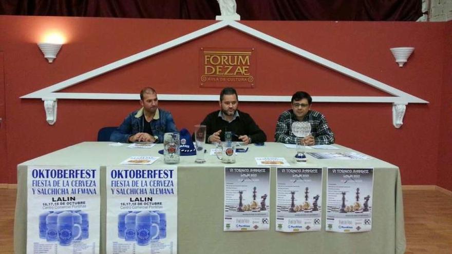 Enrique García, Andrés Bahíllo y Salvador Crespo, ayer, en el acto que tuvo lugar en el Forum Dezae.