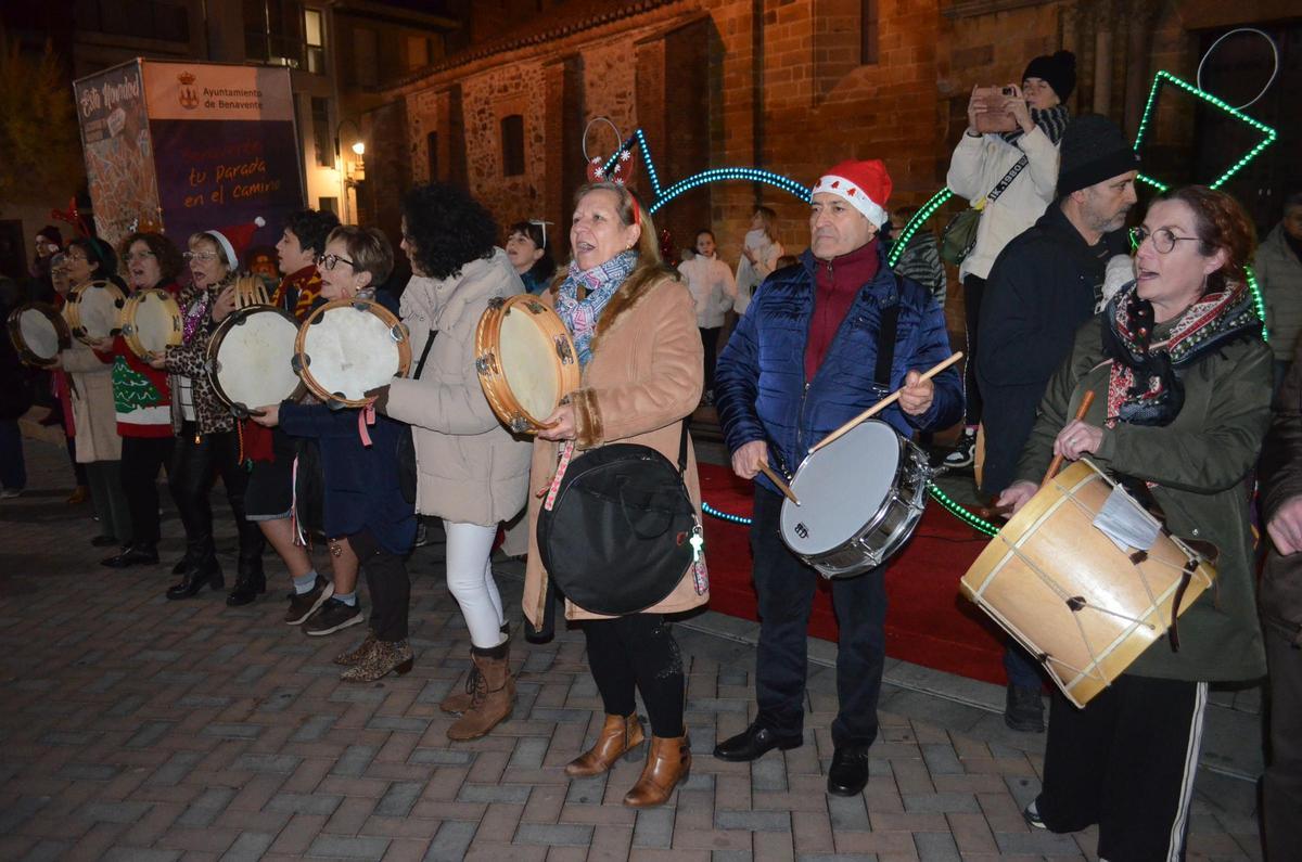 El pasacalles de folclore en Benavente, en imágenes
