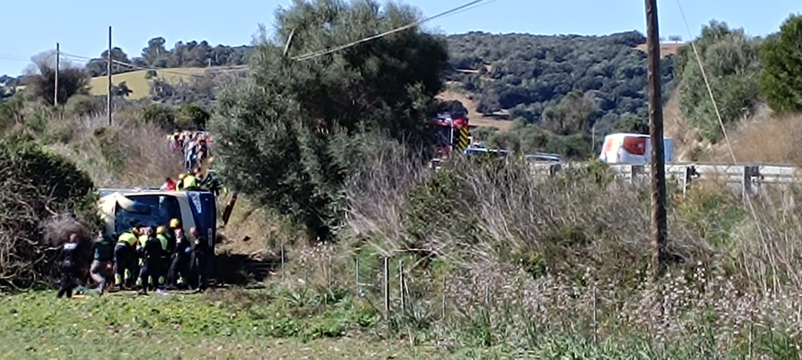 Un autobús cae por un terraplén entre Sant Llorenç y Son Servera