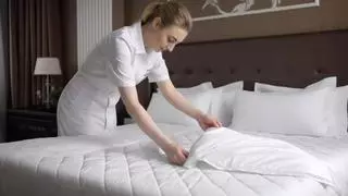 El sencillo truco de los hoteles para limpiar el colchón y dejarlo como nuevo: "He flipado"