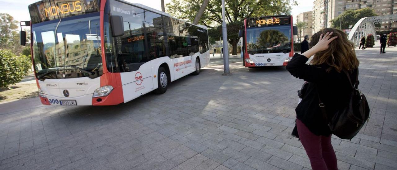 Autobuses de 
Monbus en 
Murcia.  Juan Carlos caval