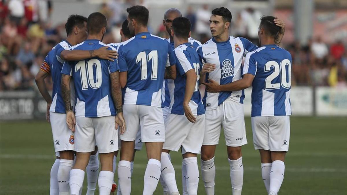 Los periquitos celebran el tanto de la victoria marcado por Leo Baptistao