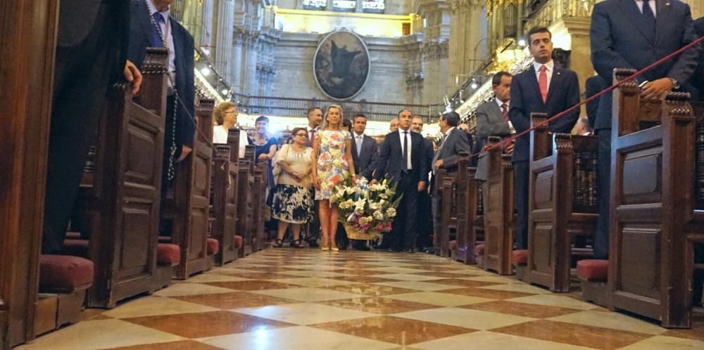 Ofrenda floral a la Virgen de la Victoria