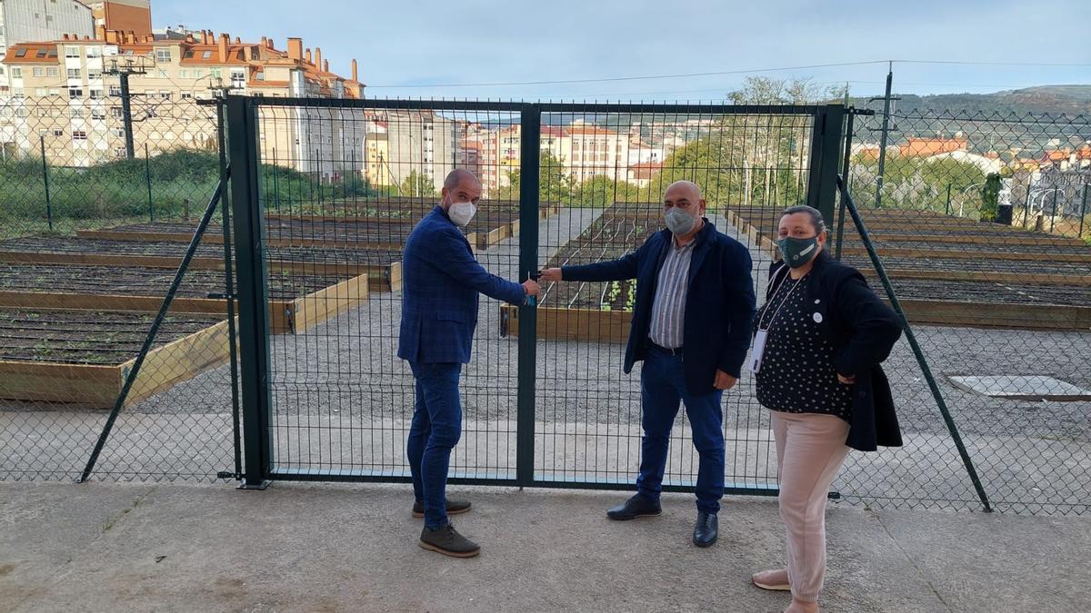 Los ediles socialistas visitan los nuevos bancales de la calle Ernesto Caballero