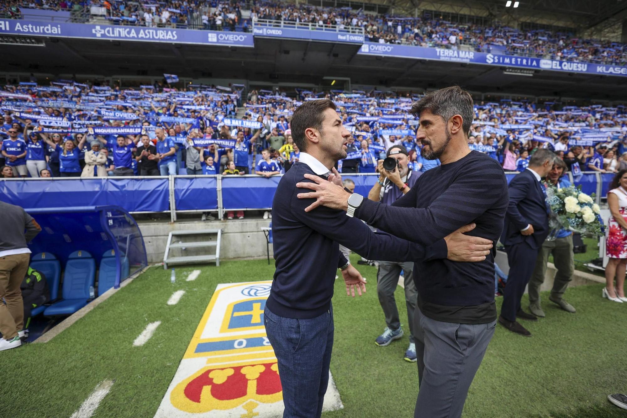 EN IMÁGENES: Ambientazo en la valiosa victoria del Oviedo contra el Zaragoza