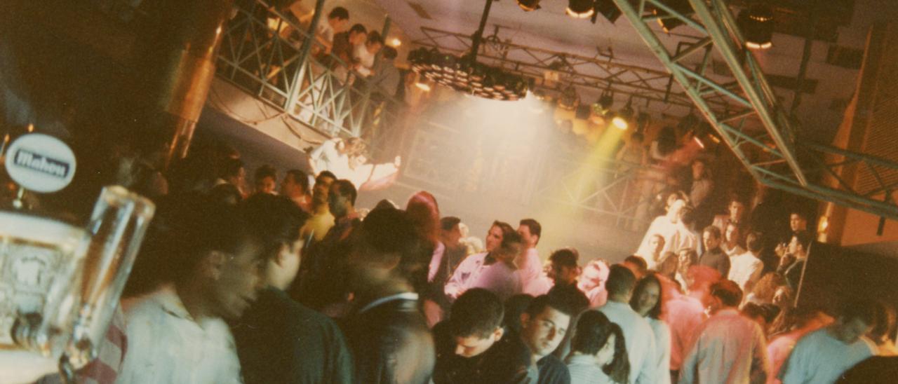 Ambiente de la discoteca Plató en los años 90.