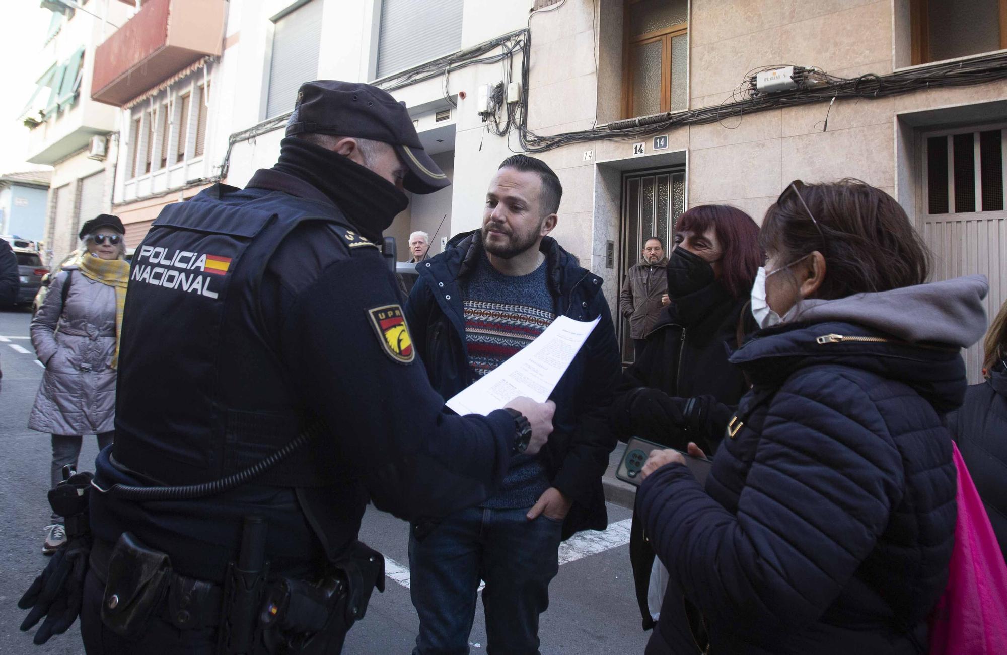 Tensión en Alicante por el desahucio a una pensionista en una vivienda propiedad de un fondo buitre