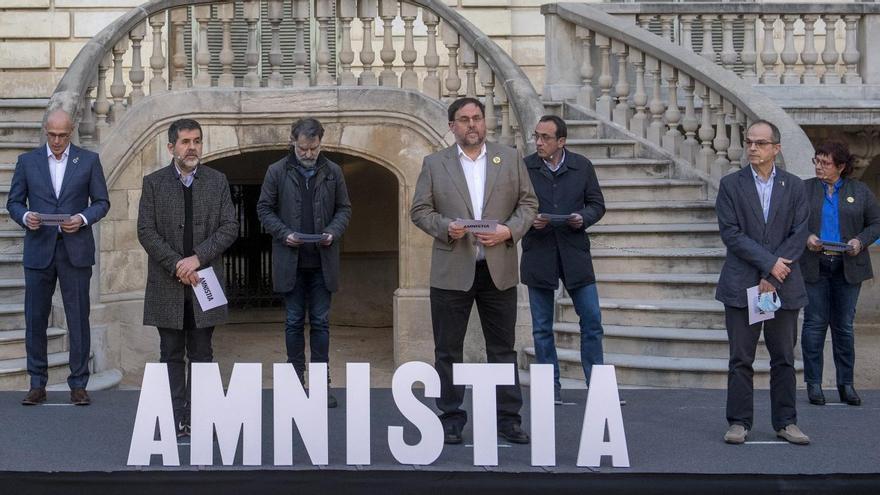 Líders del procés llegeixen un manifest a favor de la seva amnistia, l’1 de febrer del 2021 a Barcelona. | JORDI COTRINA