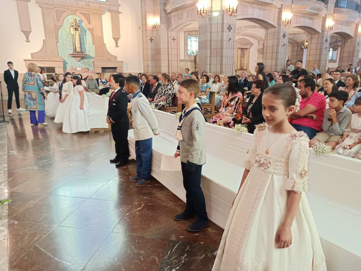 Varios de los comulgantes cangueses.