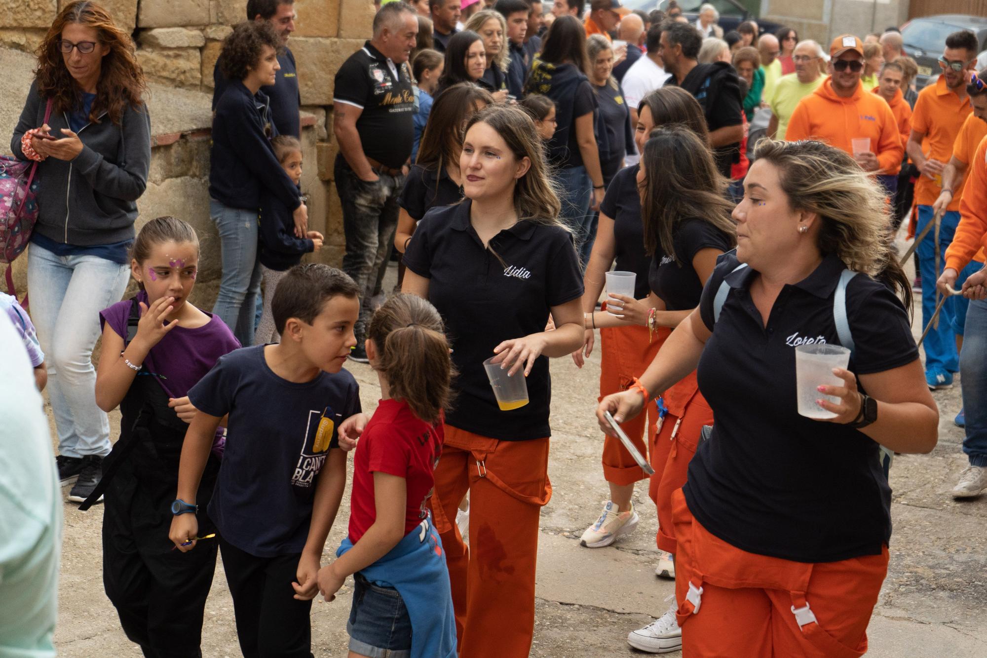 GALERIA | Lo mejor del desfile de peñas en las fiestas de Corrales del Vino