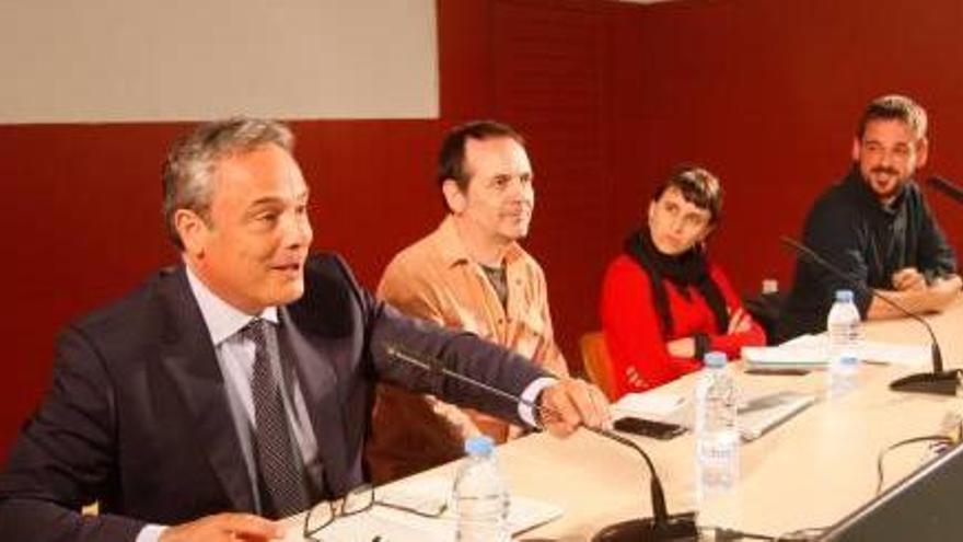 Carles Ribas, Jordi Oliveras, Judit Font i Lluc Salellas debaten sobre el futur del Modern de Girona.