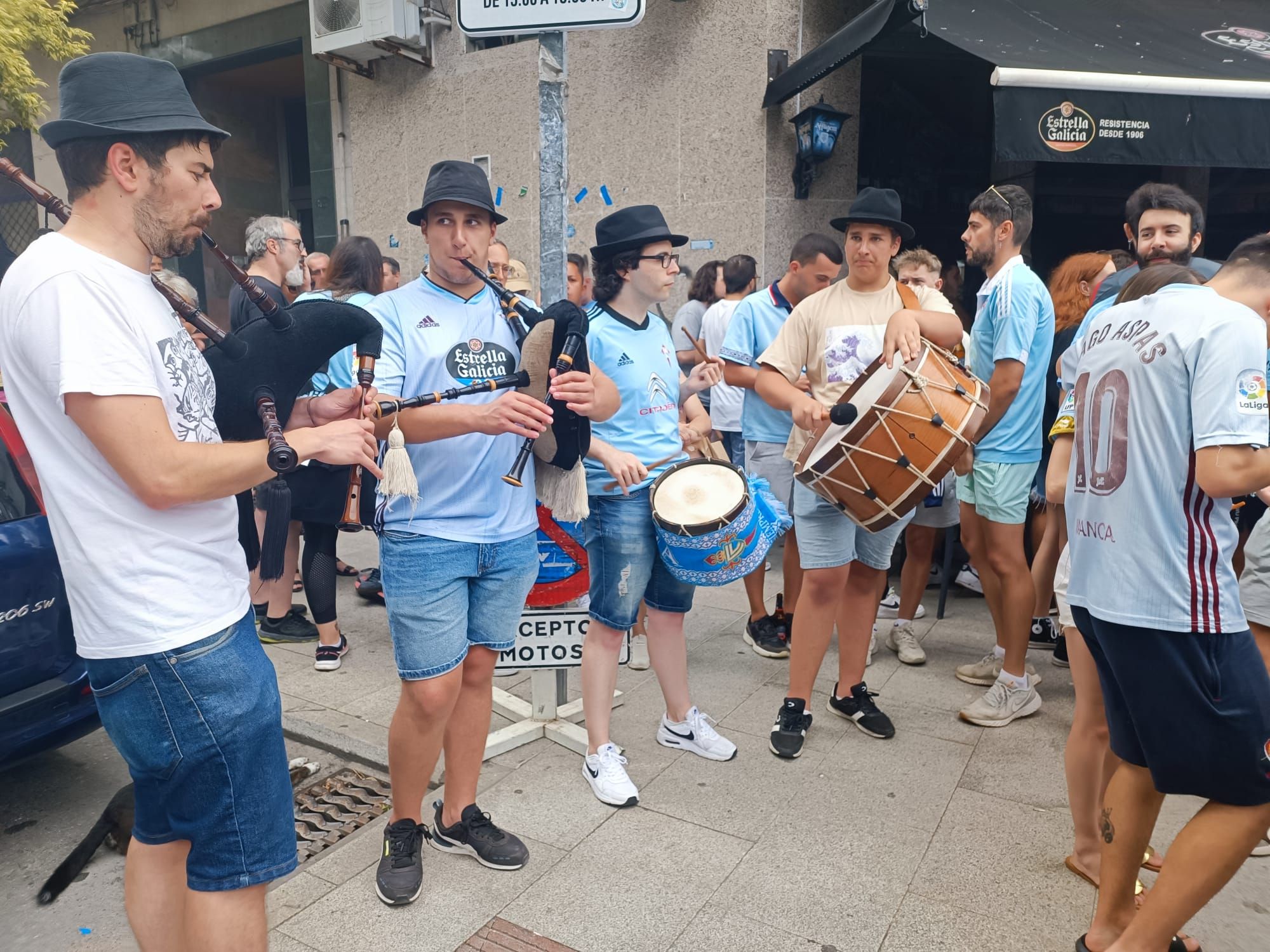 Marea celeste en Balaídos por el centenario