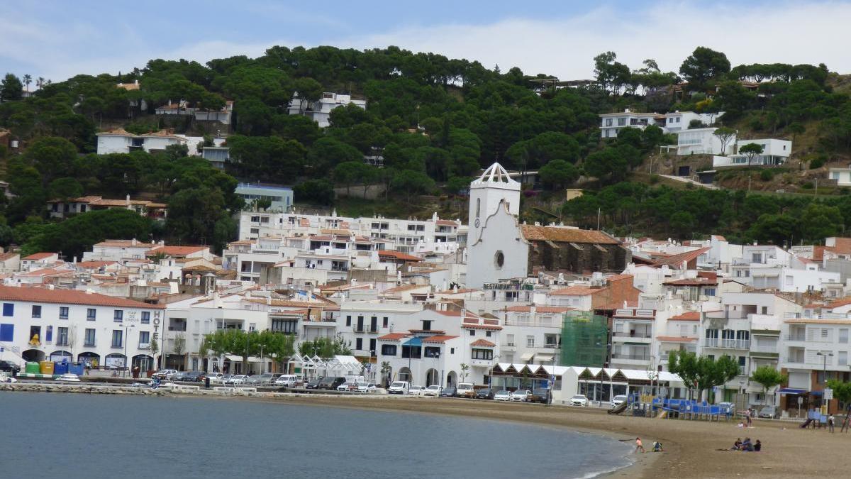 Aïllen una cinquantena de joves a Port de la Selva per un possible cas de coronavirus