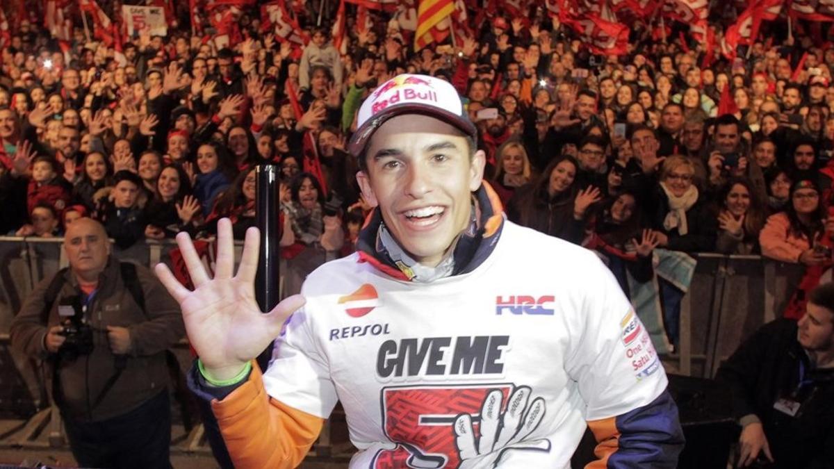 Marc Márquez celebra sus cinco títulos en Cervera, su pueblo.