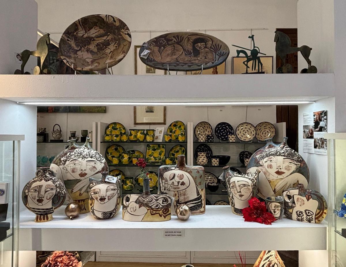 Piezas de cerámica dispuestas en Alfajar