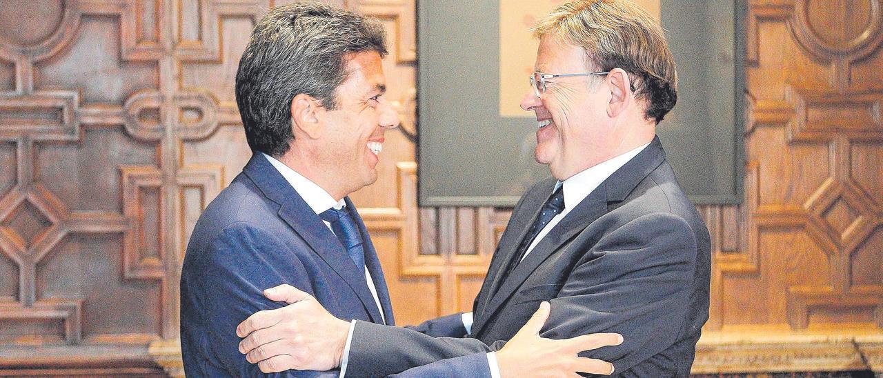 Carlos Mazón y Ximo Puig en el inicio de una reunión celebrada en València.