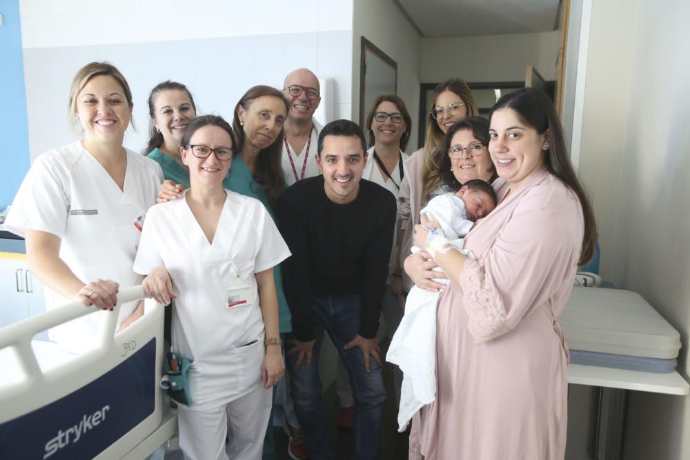 Hugo ha sido el primer bebé nacido en 2020 en el Hospital General de Alicante