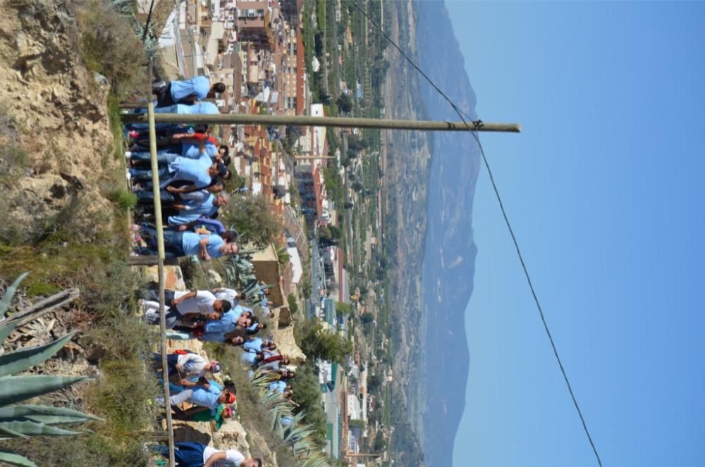 Mula abraza su Castillo