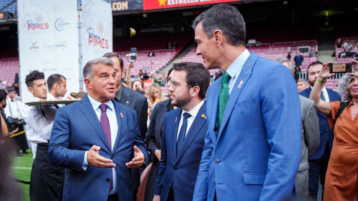 Joan Laporta, Pere Aragonés y Pedro Sánchez durante la gala de los Premis PIMES celebrada en el Camp Nou