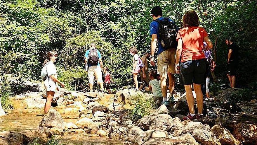 Un grup nombrós de visitants al Cadí-Moixeró