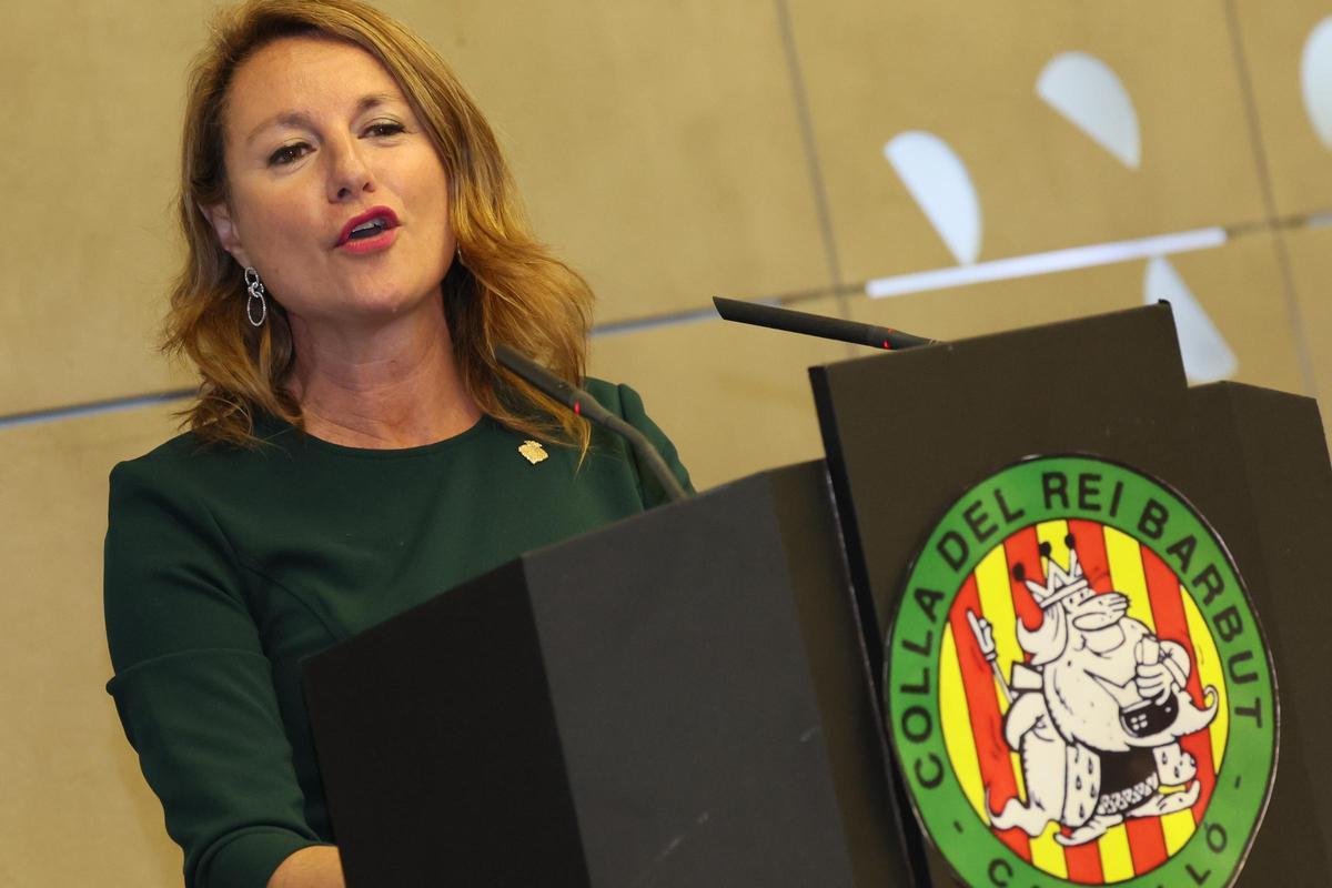 Galería de imágenes: La Filà d'En Trilles recibe el Voladoret d'Or de la Colla del Rei Barbut