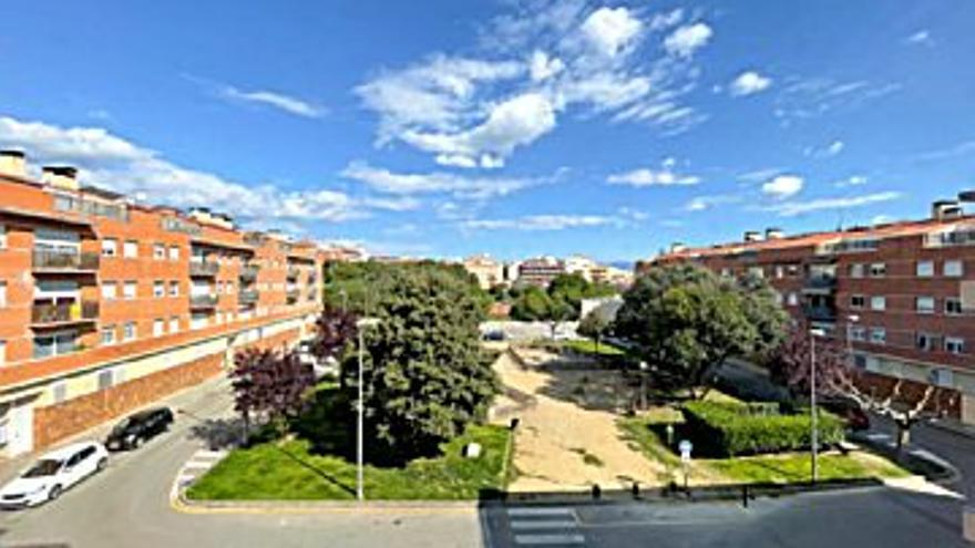 150.000 € Venta de piso en Creu de la Mà-Rally Sud (Figueres) 117 m2, 4 habitaciones, 2 baños, 1.282 €/m2, 1 Planta...