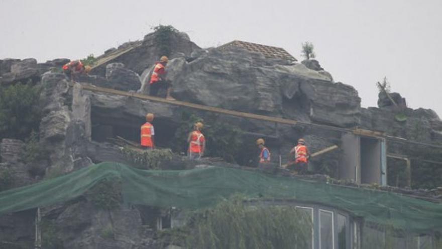 Pekín ordena demoler una mansión construida sobre un bloque de viviendas