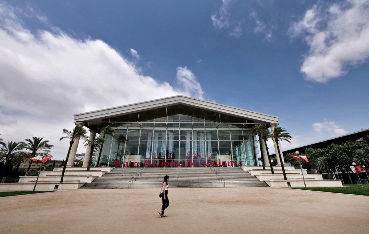 Exterior del Teatre Nacional de Catalunya, en Barcelona.