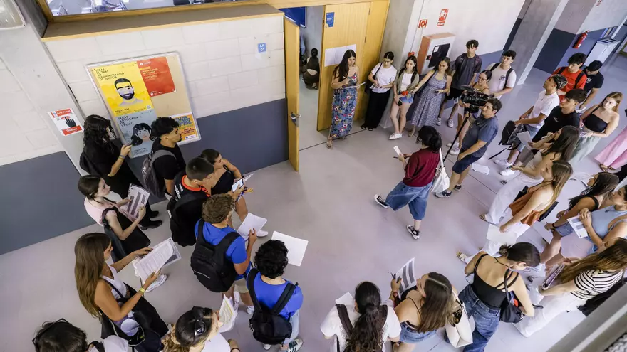 VÍDEO | ¿Era la Angustias de Lorca o de Carmen Laforet?: un dilema de autoría marca el inicio de la convocatoria extraordinaria de la Selectividad 2025 en Mallorca