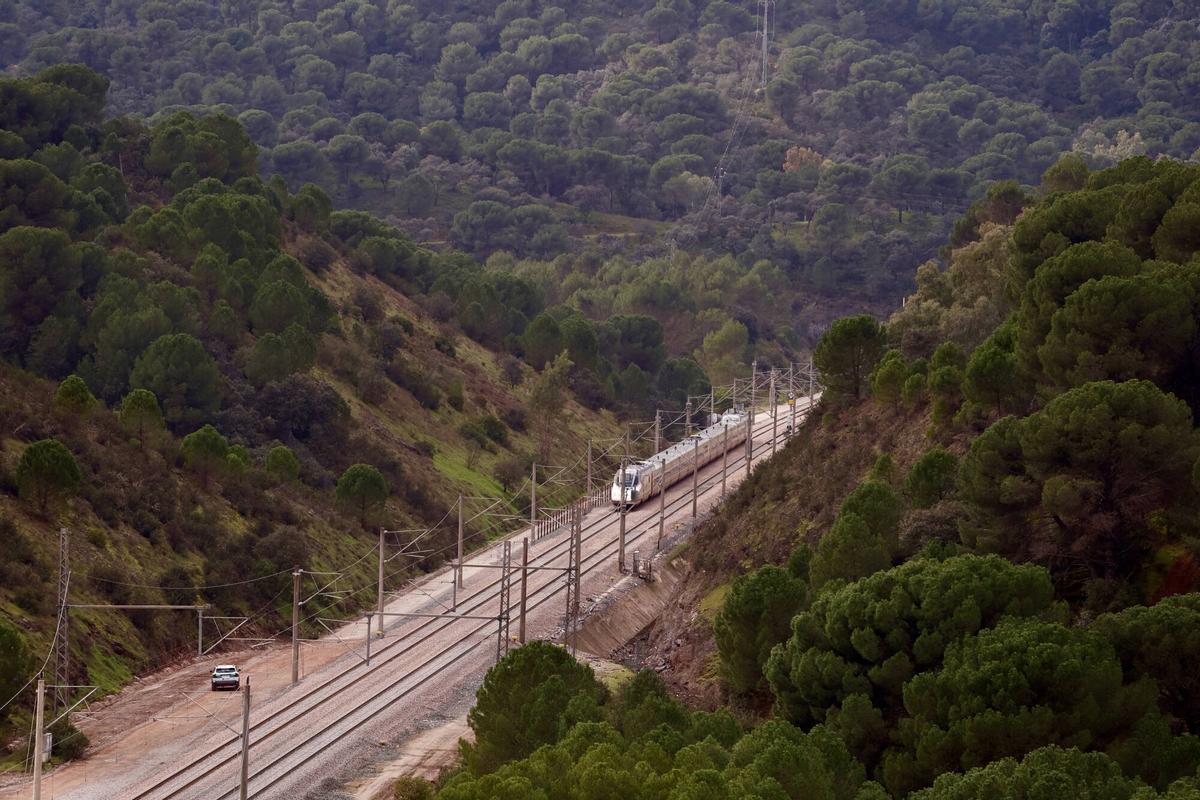 Vuelven a circular los trenes AVE e Iryo entre Córdoba y Madrid. Trenes pasando por Adamuz.