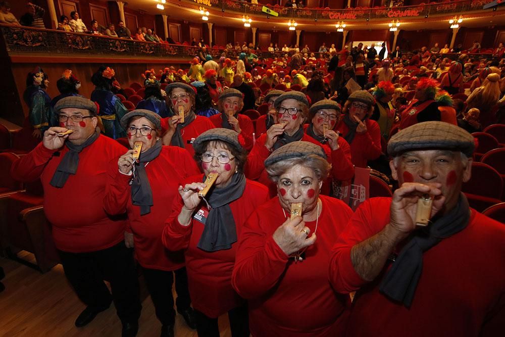 El Gran Teatro acoge la fiesta del Carnaval de los Mayores