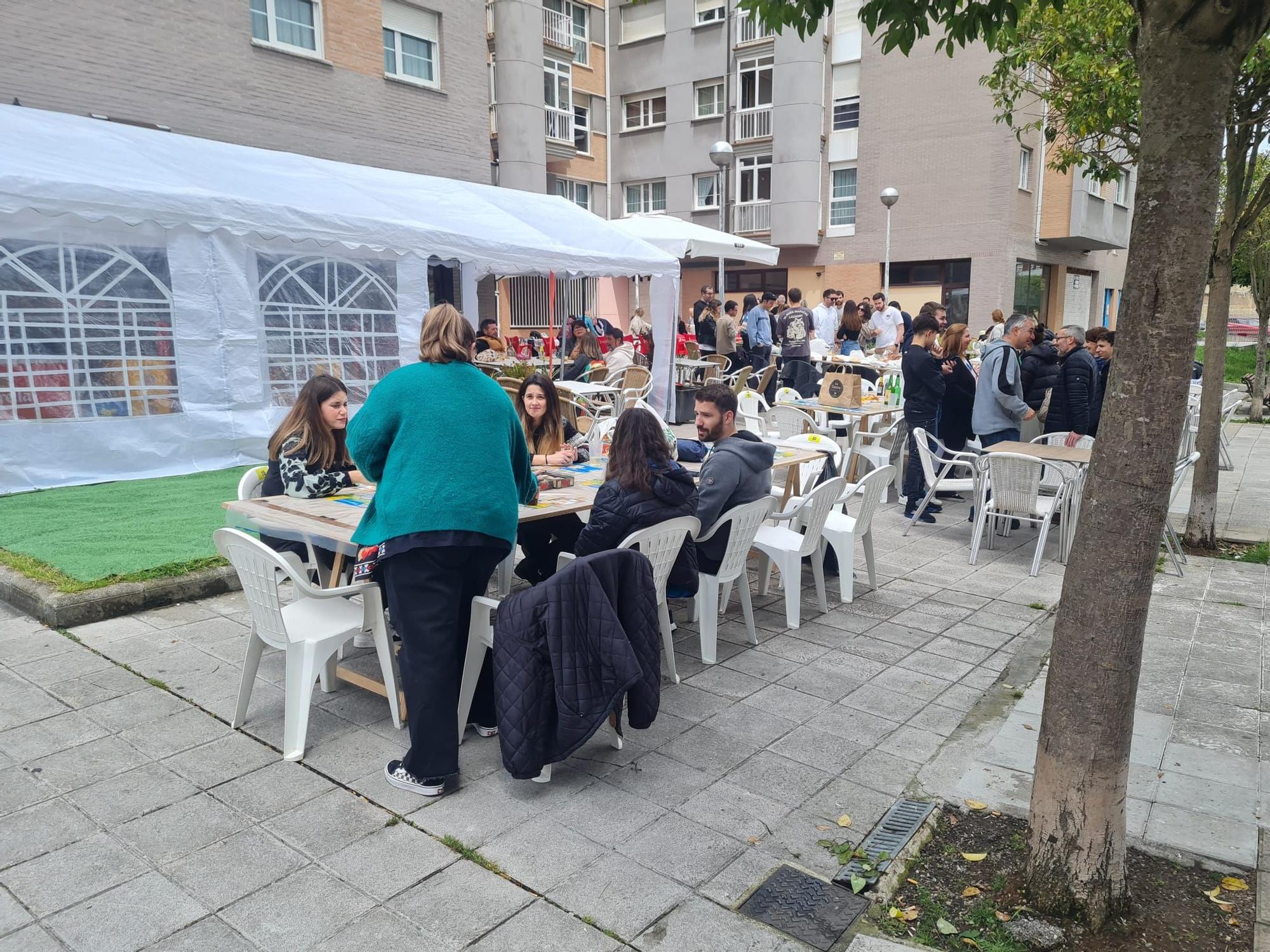 EN IMÁGENES: La comida popular de las fiestas del Puchero de Villalegre, en Avilés