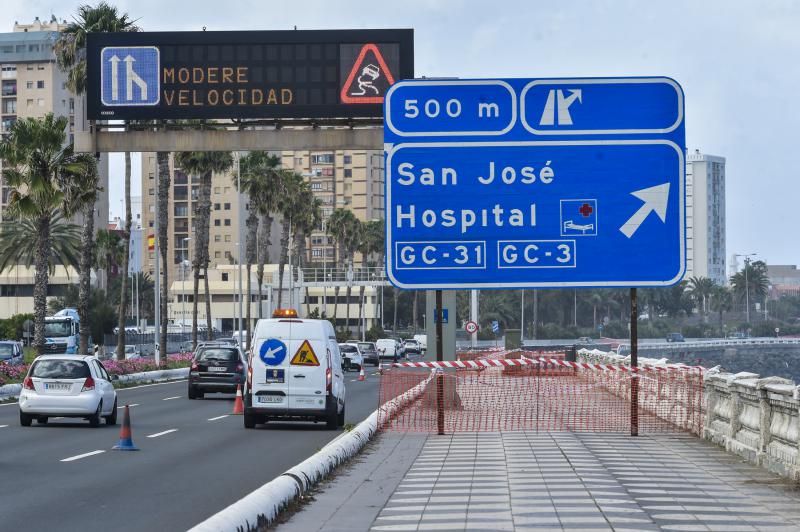 Carril derecho de la GC-1 y paseo marítimo cerrados