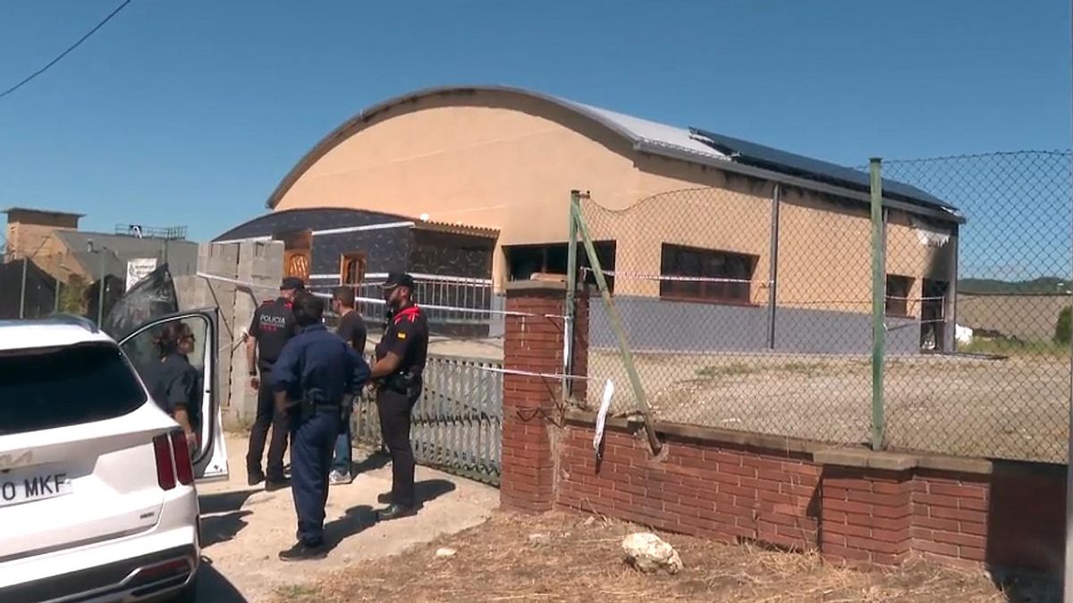 Diferentes asociaciones en la localidad barcelonesa aseguran que se trata de un ataque islamófobo