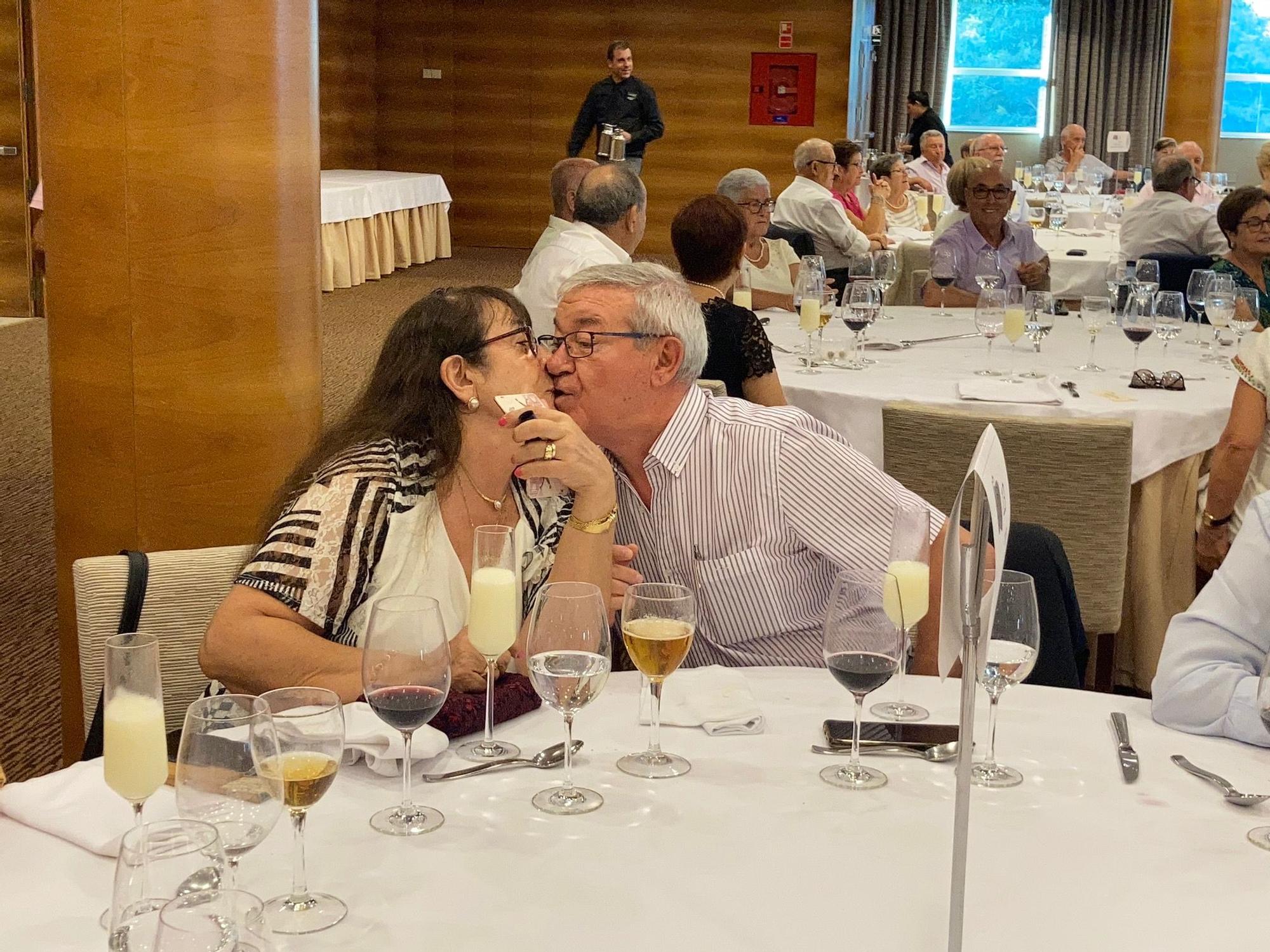 El Ayuntamiento de València organiza una fiesta de parejas que celebran sus bodas de oro