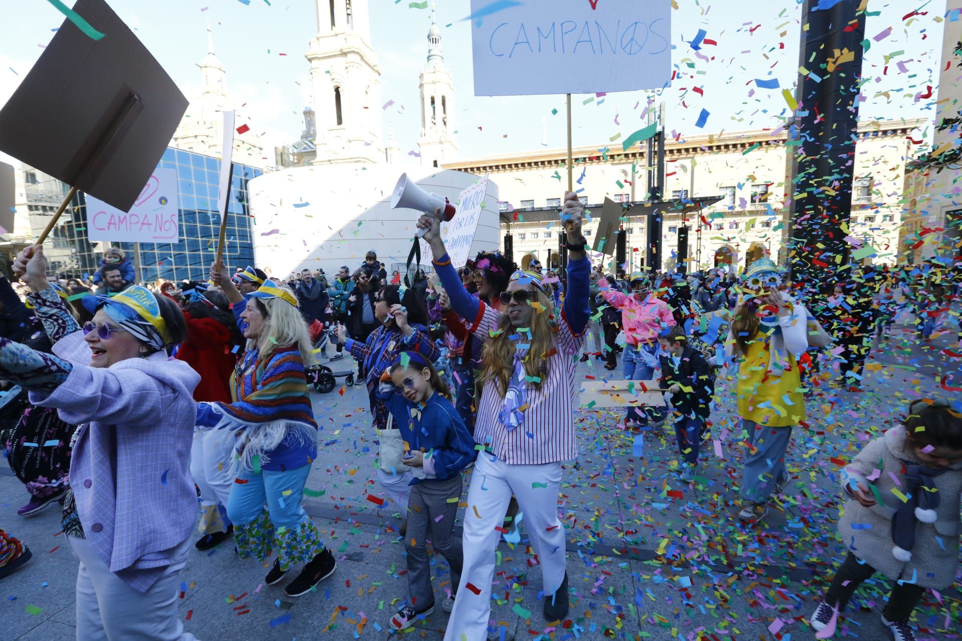 El ambiente festivo se apodera de Zaragoza en San Valero