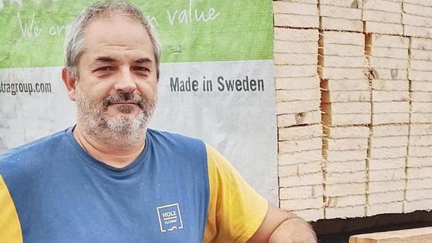 Jaume Martínez, treballador de Maderas Martínez: «Feina n’hi ha; el que ha canviat és la manera de treballar»
