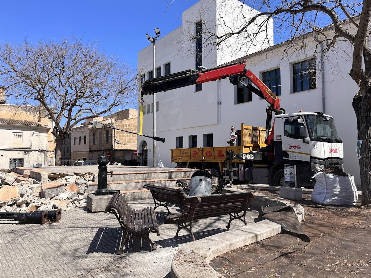 Una imagen de los trabajos de mejora de esta plaza de Manacor.