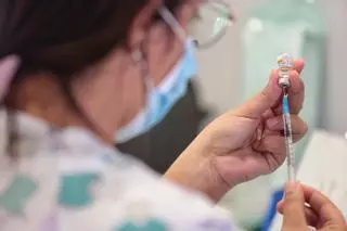 Canarias denuncia amenazas a los sanitarios en un boicot negacionista contra las vacunas